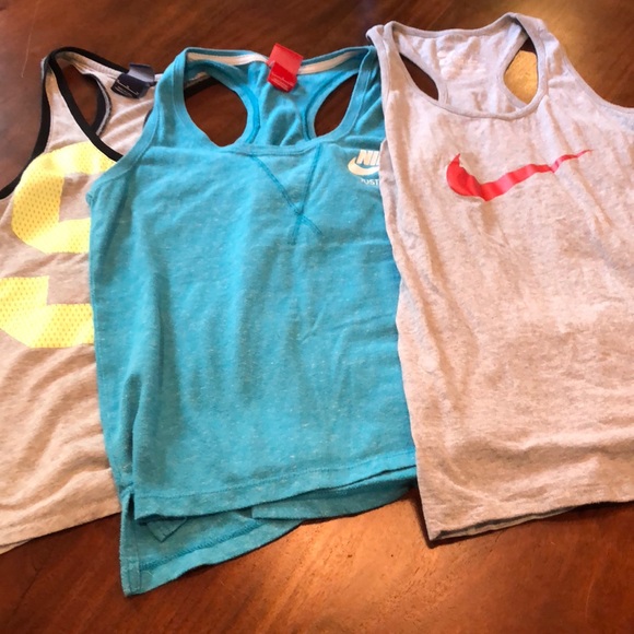 Nike Razorbacks workout tops. - Picture 1 of 4